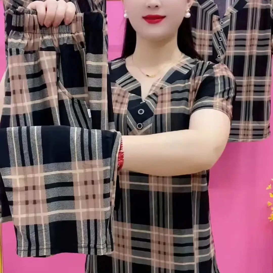 新款  夏季剪刀领大格子休闲时尚显瘦洋气女士减龄七分裤短袖套装