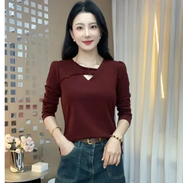 新款圆领纯色不规则镂空串珠轻奢时尚减龄休闲气质显瘦长袖小衫