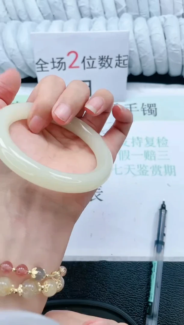【闪购商品】石英质玉手镯未镶嵌158-58