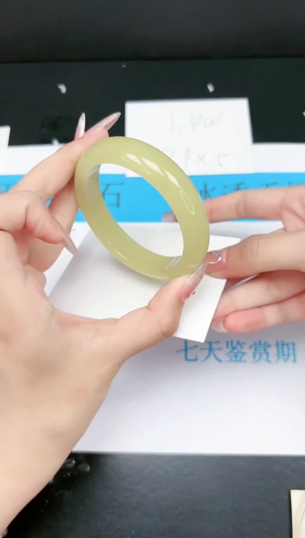 【闪购商品】石英质玉手镯未镶嵌29-56.2