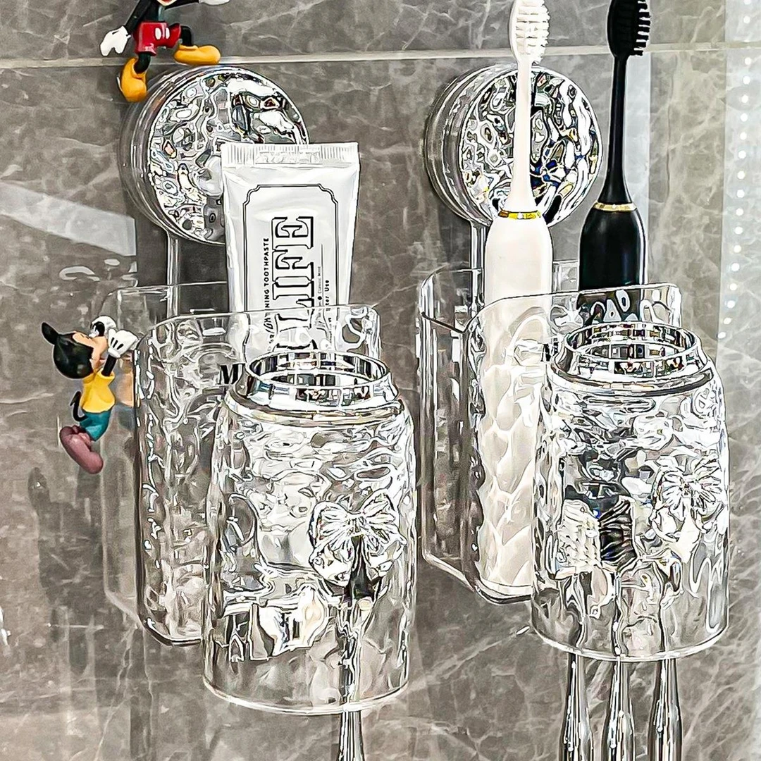 日本进口吸盘牙刷置物架免打孔新款漱口杯壁挂式卫生间牙杯牙膏电