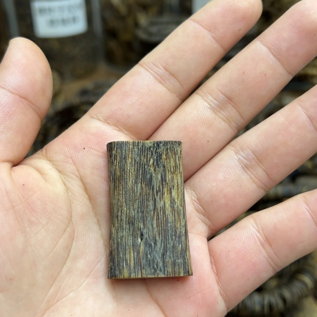 【闪购商品】沉香吊坠菜*高油脂99沉