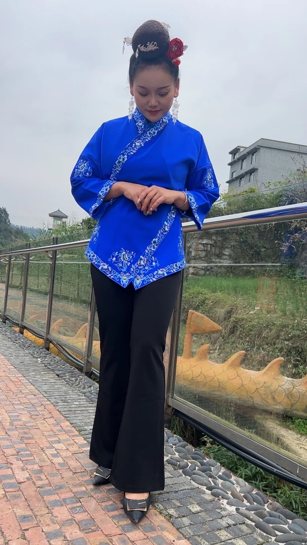 施洞剑河便装上衣施洞蓝衣服蓝玫瑰款