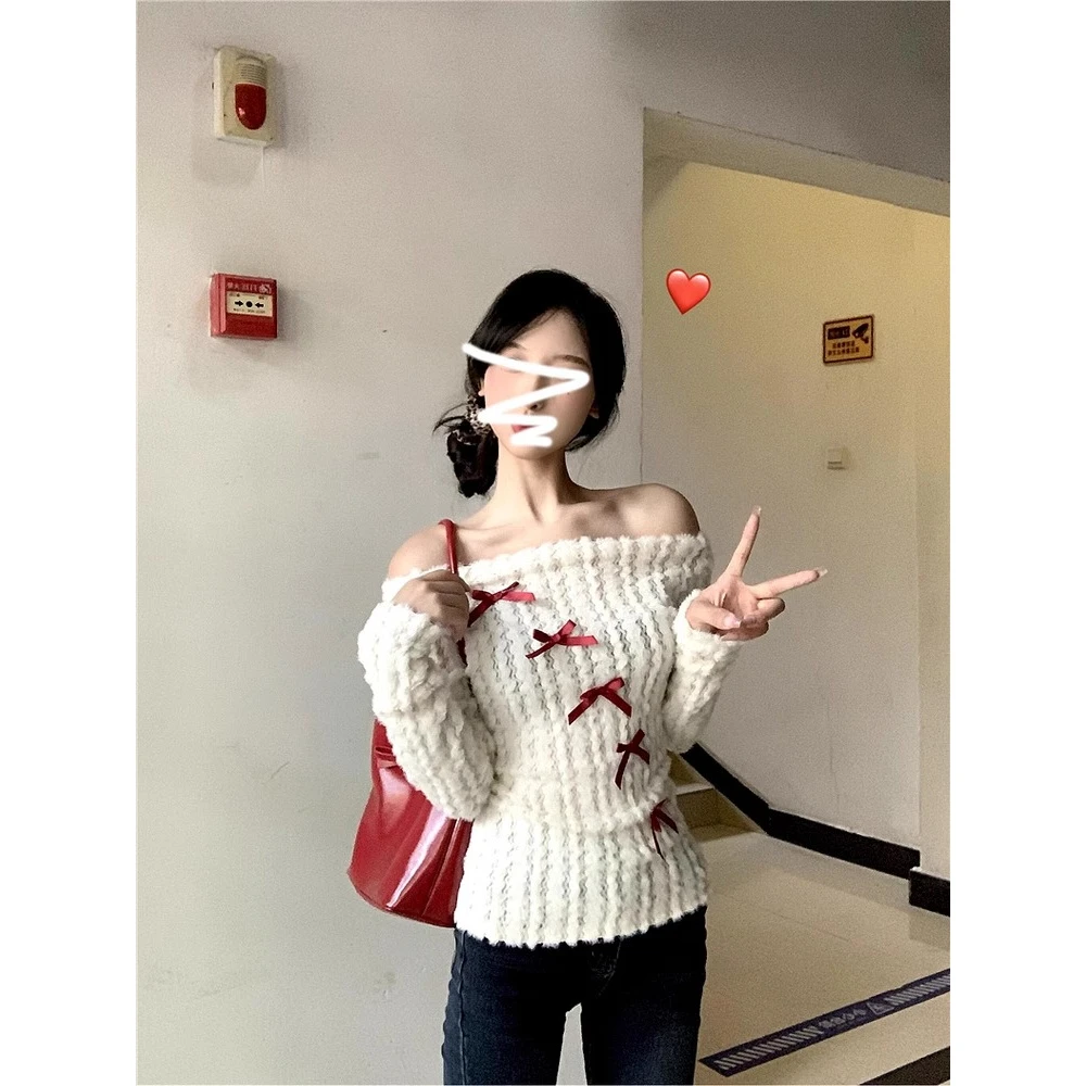 纯欲甜辣妹蝴蝶结一字领露肩上衣女秋冬新款独特别致内搭打底衫