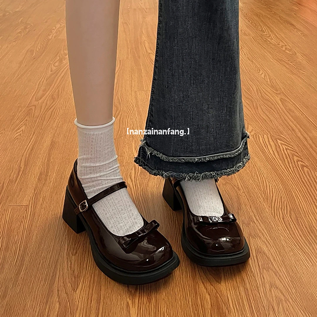 南在南方圆头百搭学院风小皮鞋女2025年棕色配裙子法式玛丽珍跟鞋