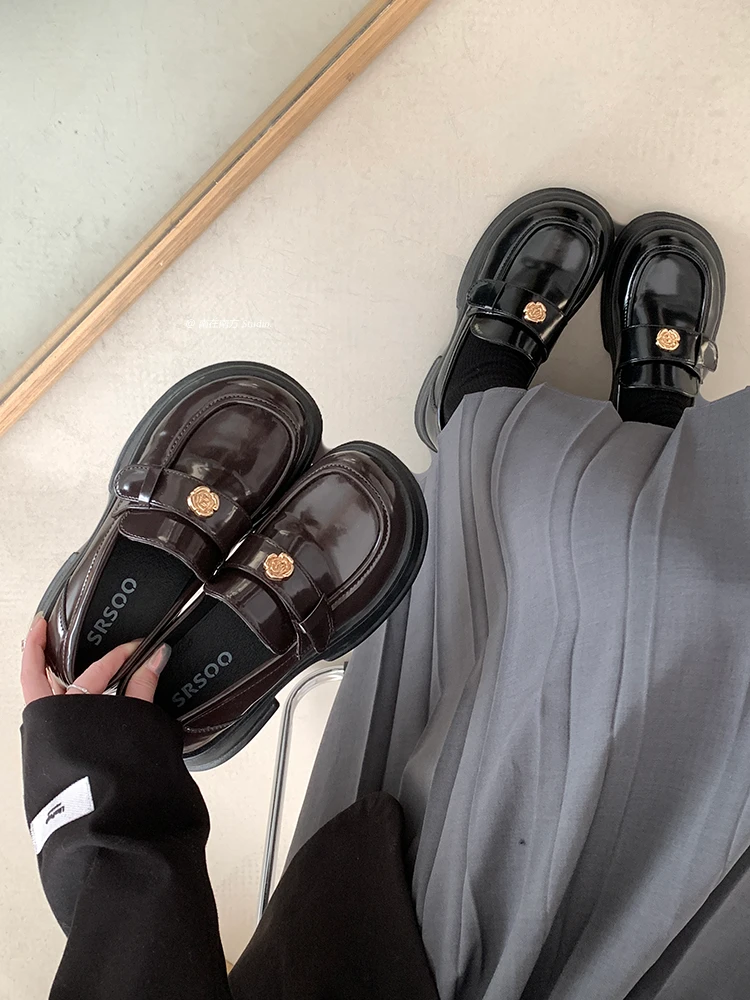 南在南方圆头百搭山茶花英伦风黑色厚底小皮鞋女2025年新款乐福鞋