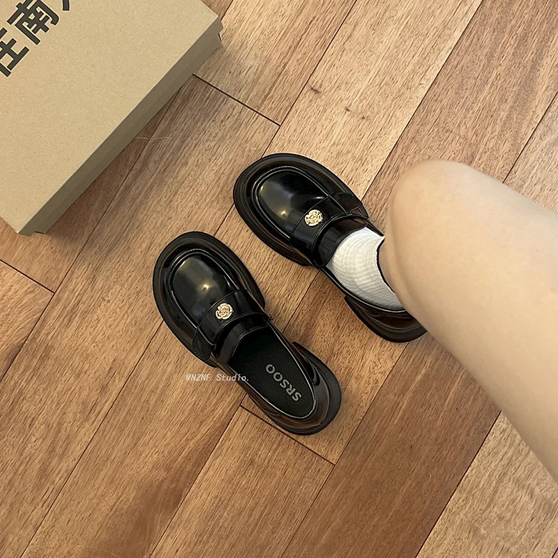 圆头百搭英伦风黑色山茶花厚底小皮鞋女2024新款秋季粗跟乐福鞋子