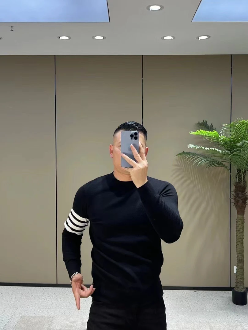 秋冬男士长袖圆领羊毛衫