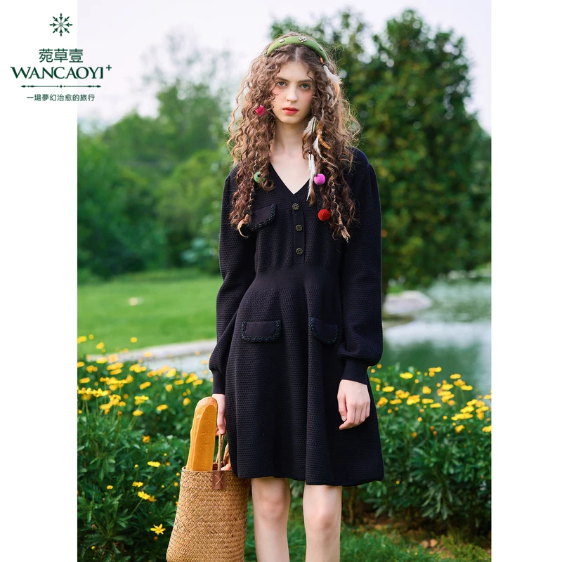 菀草壹2024冬季新款显瘦气质长袖针织时尚复古法式连衣裙Q4332335