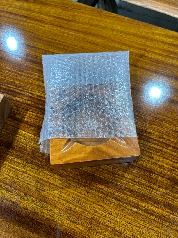 纯实木烟灰缸一个