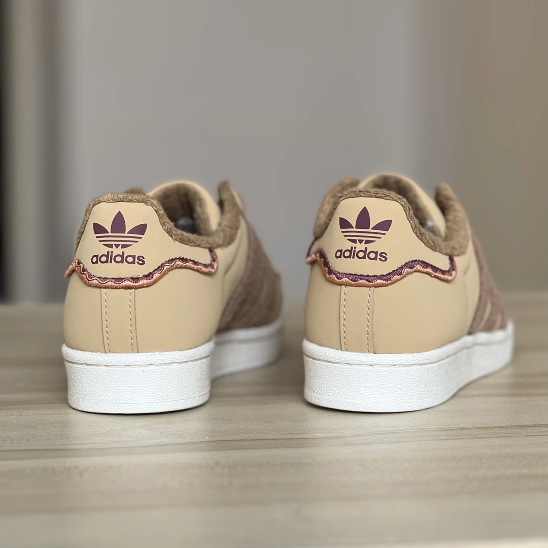 Adidas阿迪达斯三叶草女鞋贝壳头冬季加绒保暖运动休闲板鞋GY2526