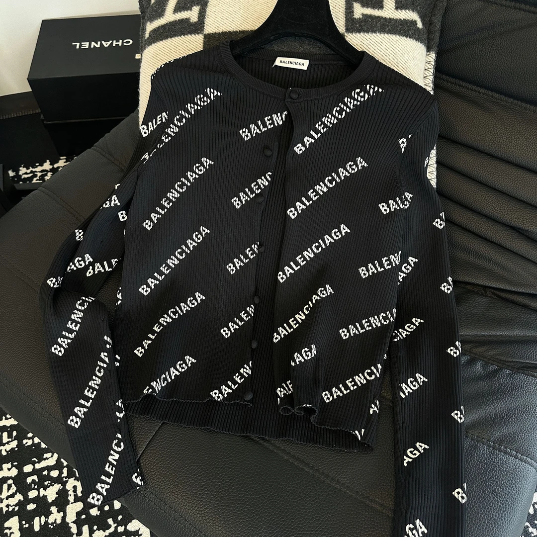 Balenciaga巴黎世家弹幕紧身针织衫 M码