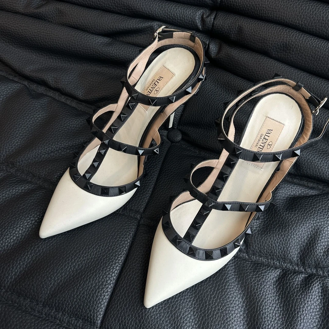 Valentino华伦天奴柳钉奶油白高跟鞋