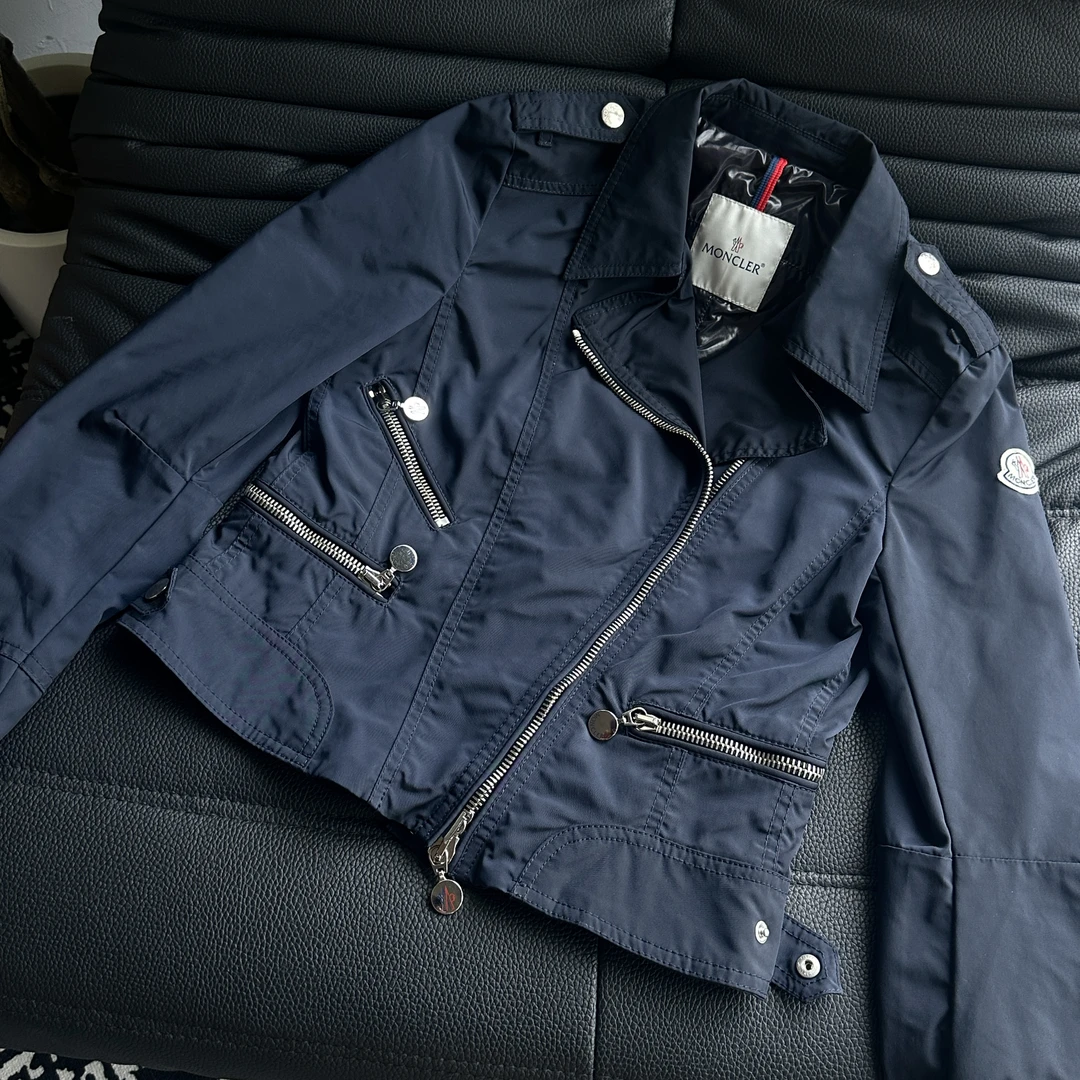 MONCLER蒙口藏蓝色夹克外套