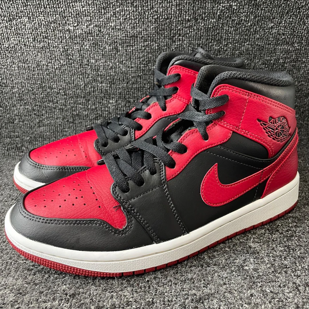 40.5码 AJ1小禁穿黑红白 公价899 篮球鞋编号5018