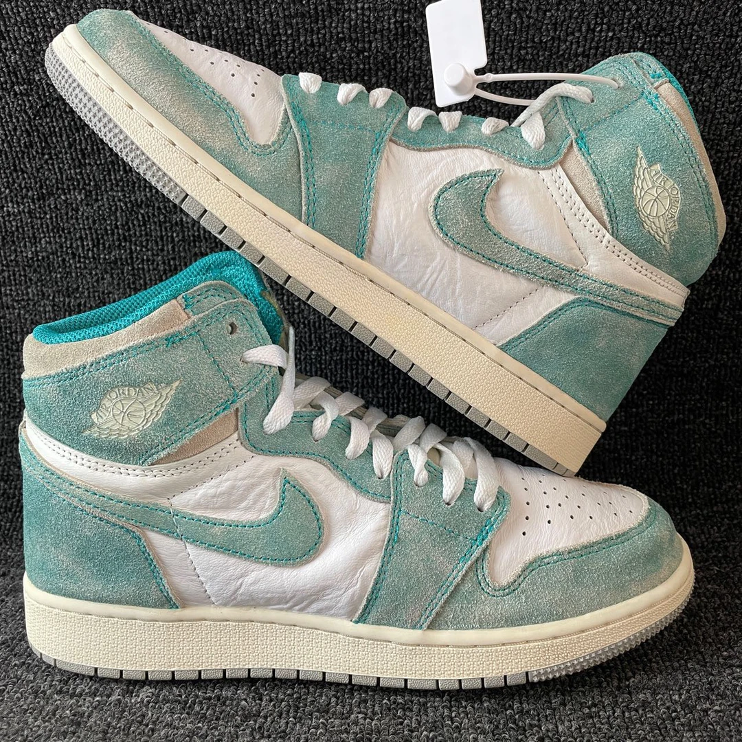 40码 AJ1蒂芙尼绿 95新 公价2266 篮球鞋编号4022