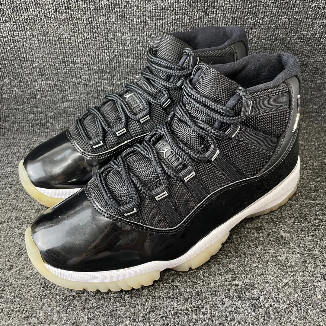 39码 AJ11黑银 公价1989 篮球鞋编号5544