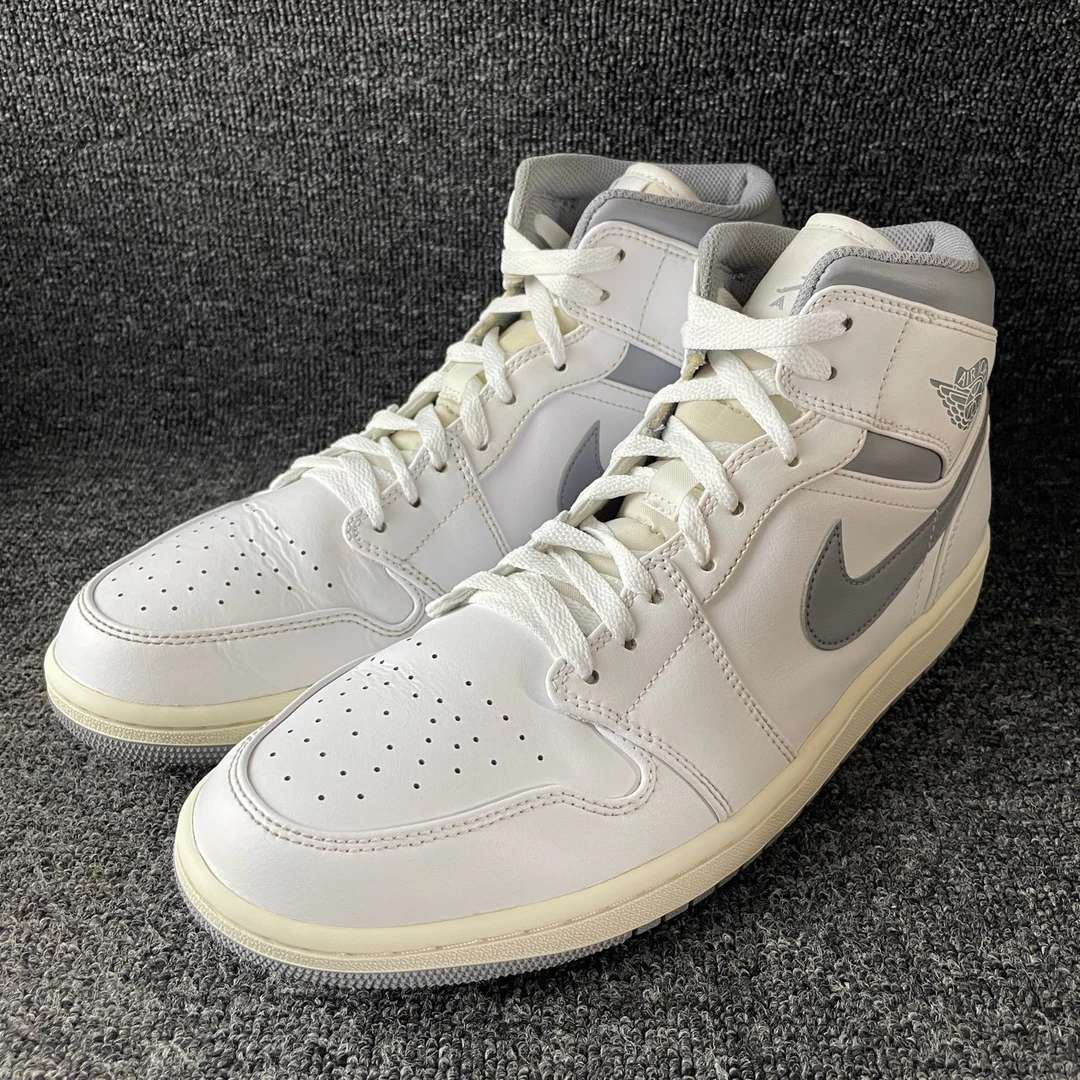 46码 AJ1白灰 95新 公价999 篮球鞋编号5664