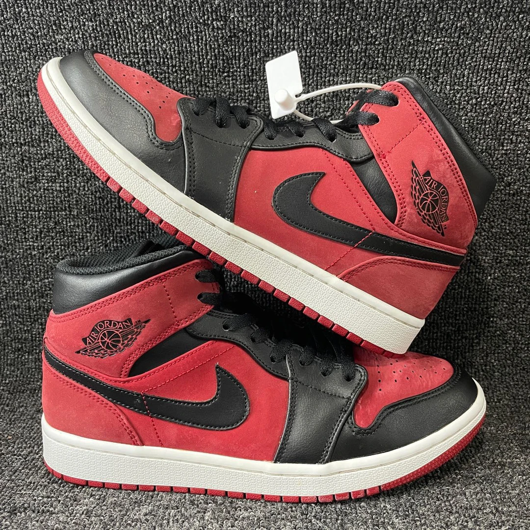 42码 AJ1小禁穿黑红 公价1779 篮球鞋编号2375