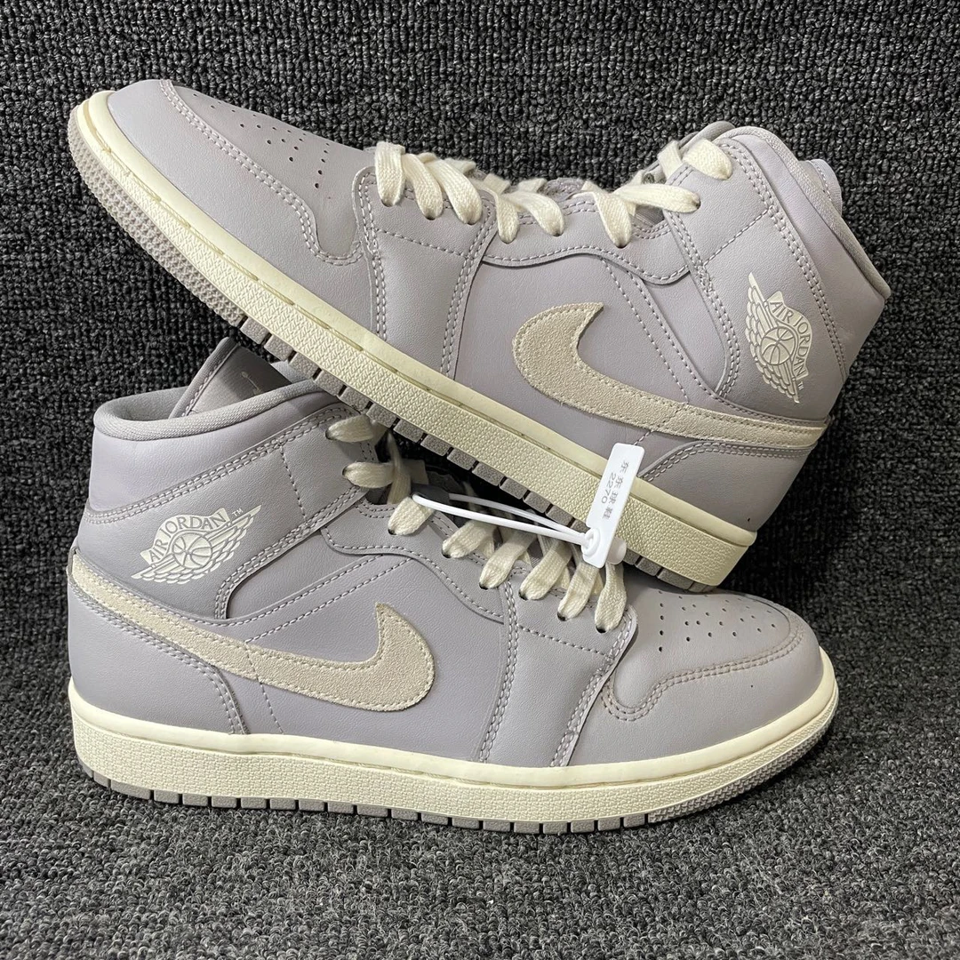 40码 AJ1酷灰 95新 公价1099 篮球场编号2270