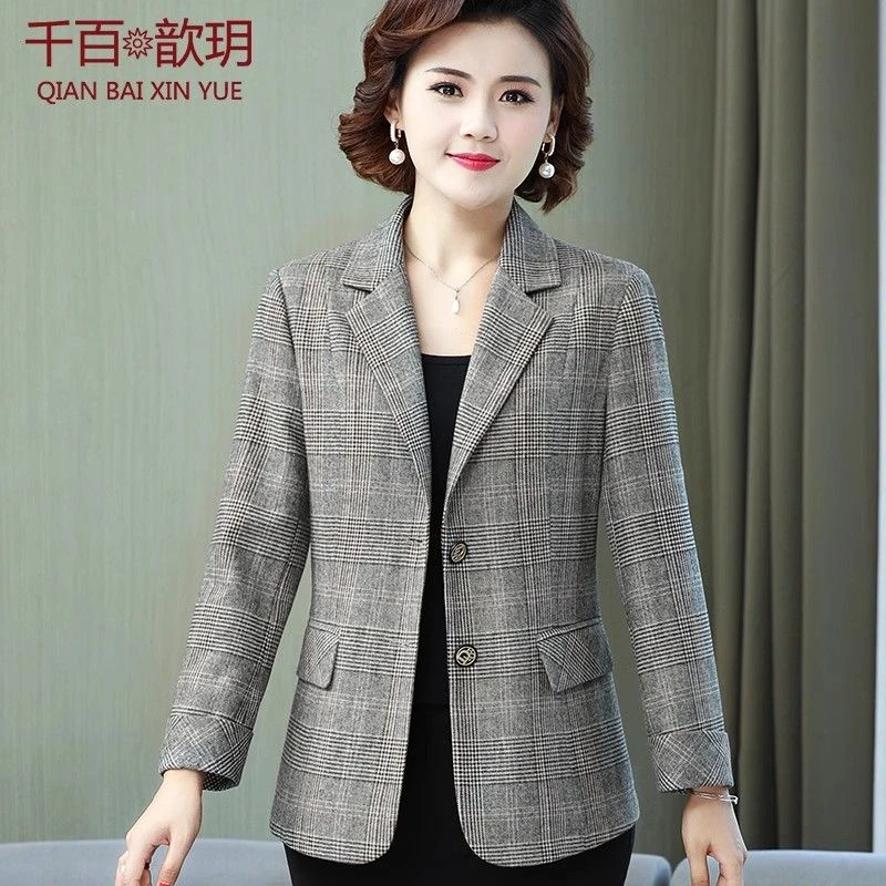 中老年秋装外套新款中年妈妈格子小西装时尚洋气妇女上衣春秋短款