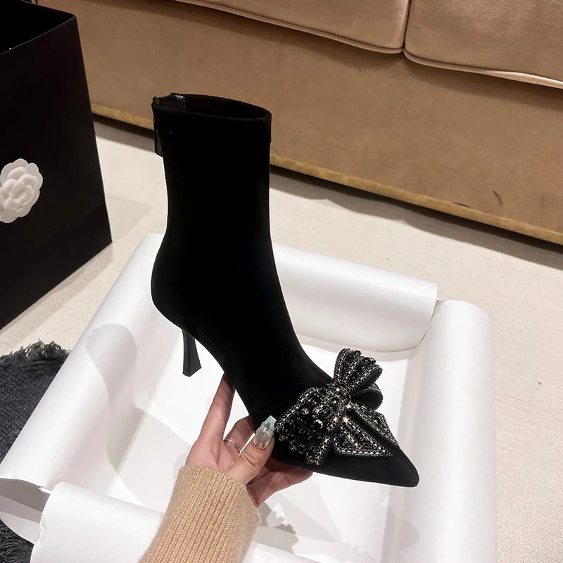 羊京绒  黑色加绒短靴百搭水钻蝴蝶结时尚气质短靴超软防寒中筒靴
