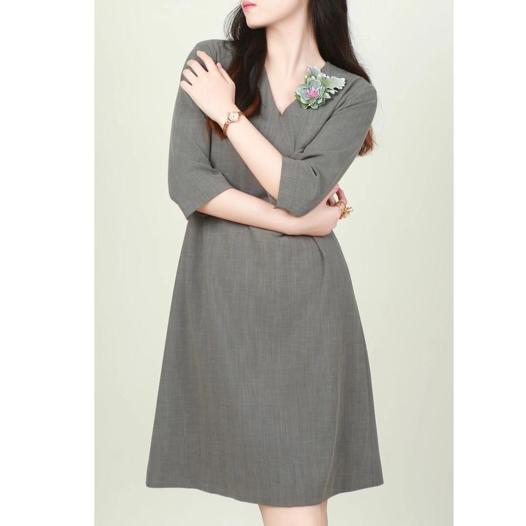 【Cc私服】高级灰配胸花优雅大方显瘦连衣裙