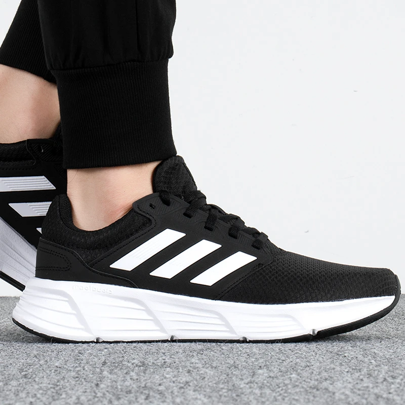 adidas/阿迪达斯GALAXY 6男子黑/白训练运动网面减震跑步鞋GW3848