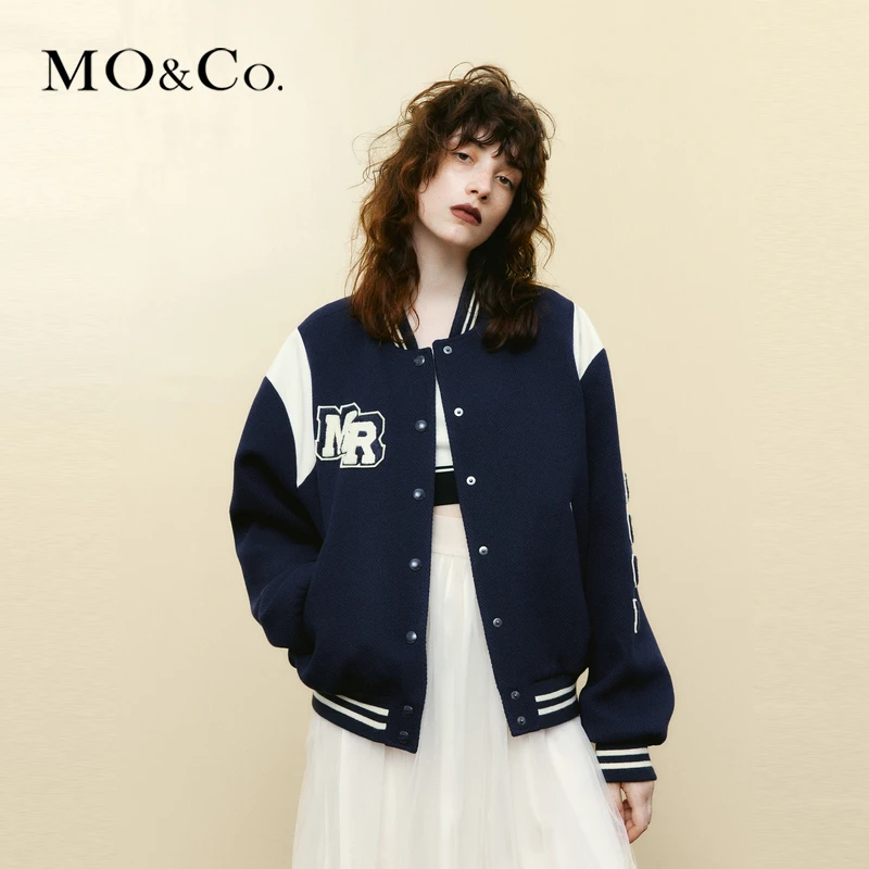 MOCO秋冬学院风素皮拼接毛绒章仔宽松绵羊毛精纺棒球服MBC3COT012
