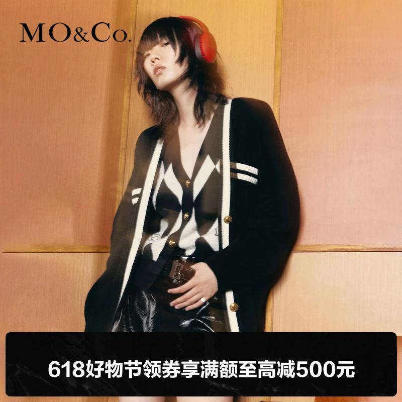 MOCO冬季绵羊毛混纺撞色边宽松V领针织开衫MBB4CART16