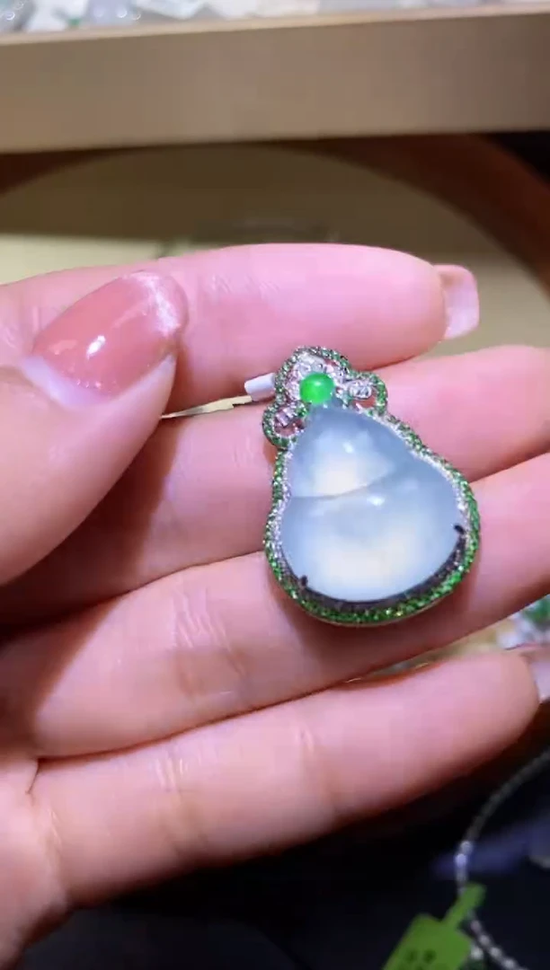 【闪购商品】翡翠吊坠18K金镶嵌1