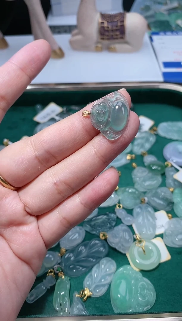 【闪购商品】翡翠颈饰18K金镶嵌天然A货翡翠多样性发货发其一