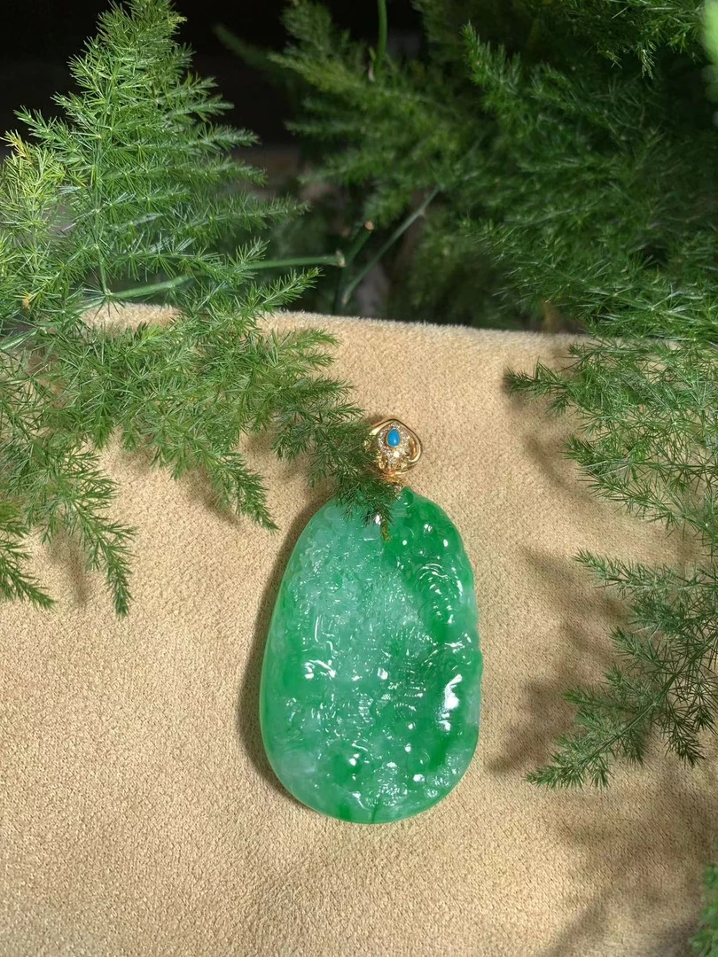 纯天然缅甸翡翠A货绿山水雕刻满绿精美满色