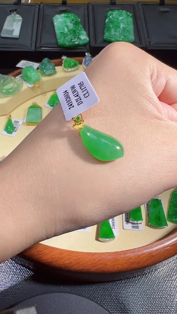 【闪购商品】翡翠颈饰18K金镶嵌我