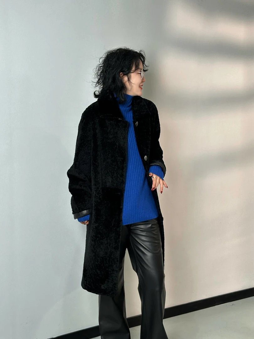 ”绒毛摇滚“黑色翻领时尚冬款真皮皮外套/66166