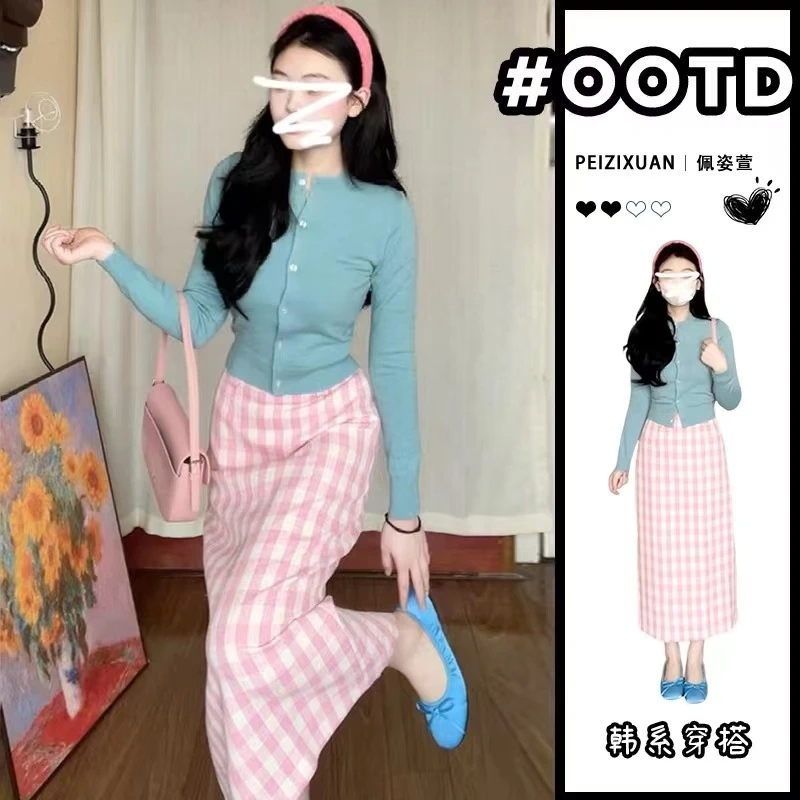 秋日省心穿搭韩系氛围感粉色格子裙+针织开衫女小香风穿搭两件套