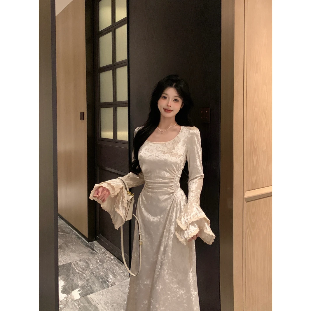 法式复古气质轻奢2024高贵喇叭新款设计超仙连衣裙显瘦长裙裙子