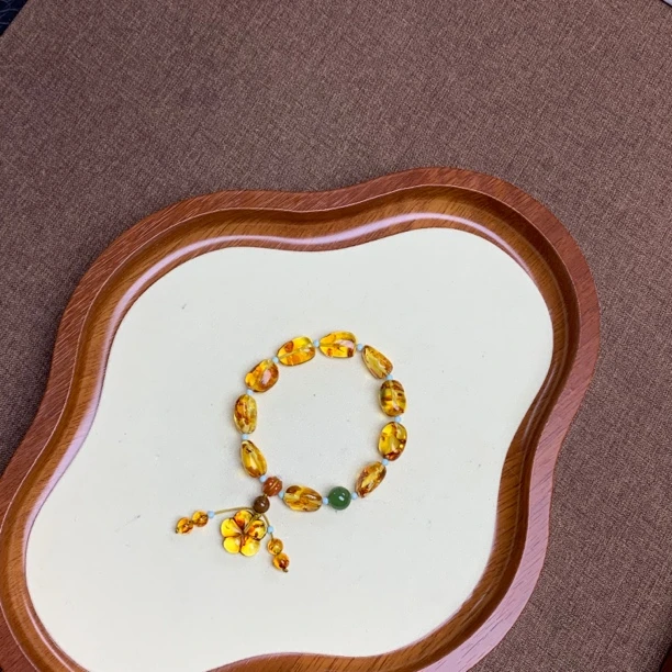 •天然花珀随形花花设计手链  多样性发其一 A0402