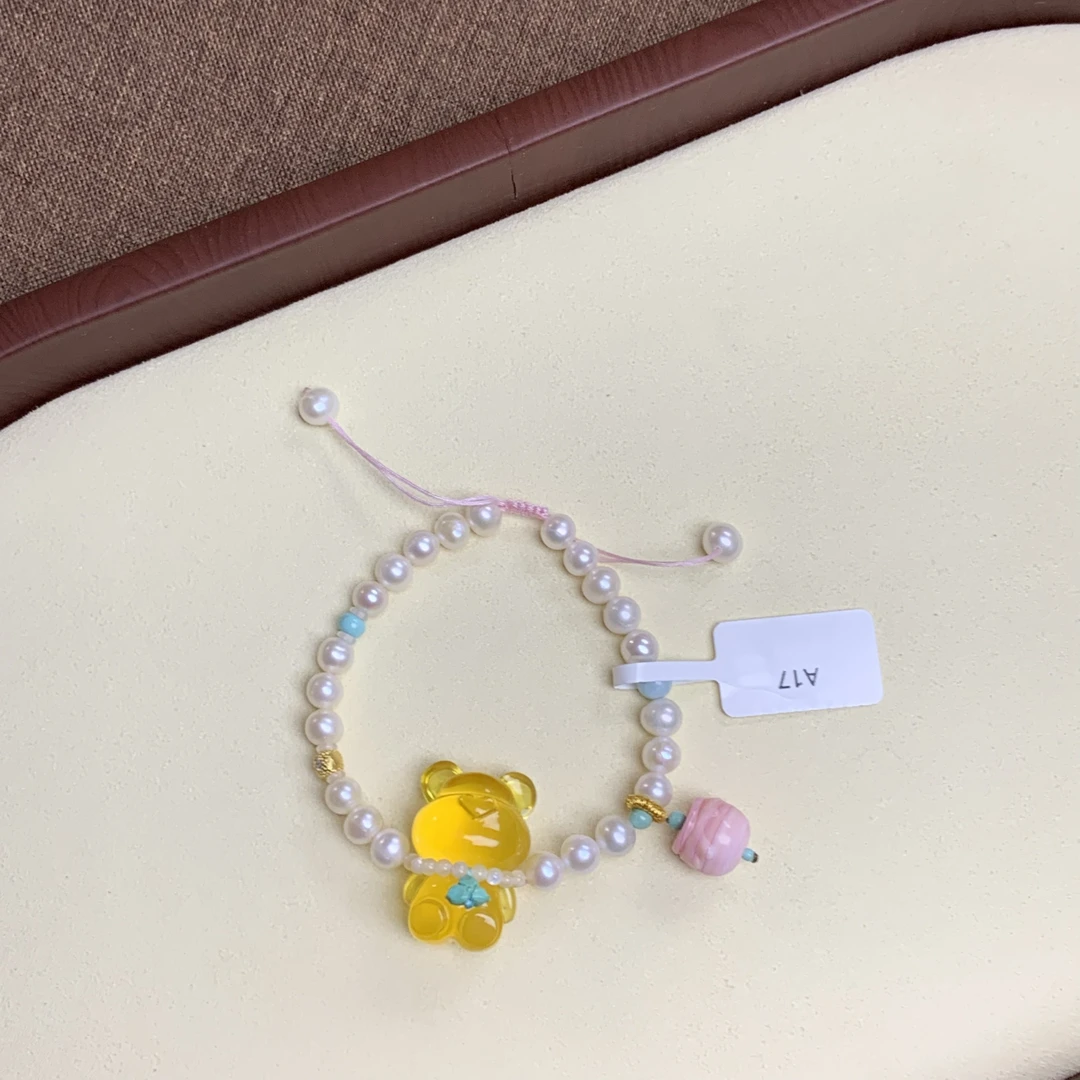 •天然琥珀蜜蜡可爱小熊珍珠设计手链（裸坠4.31g）A17