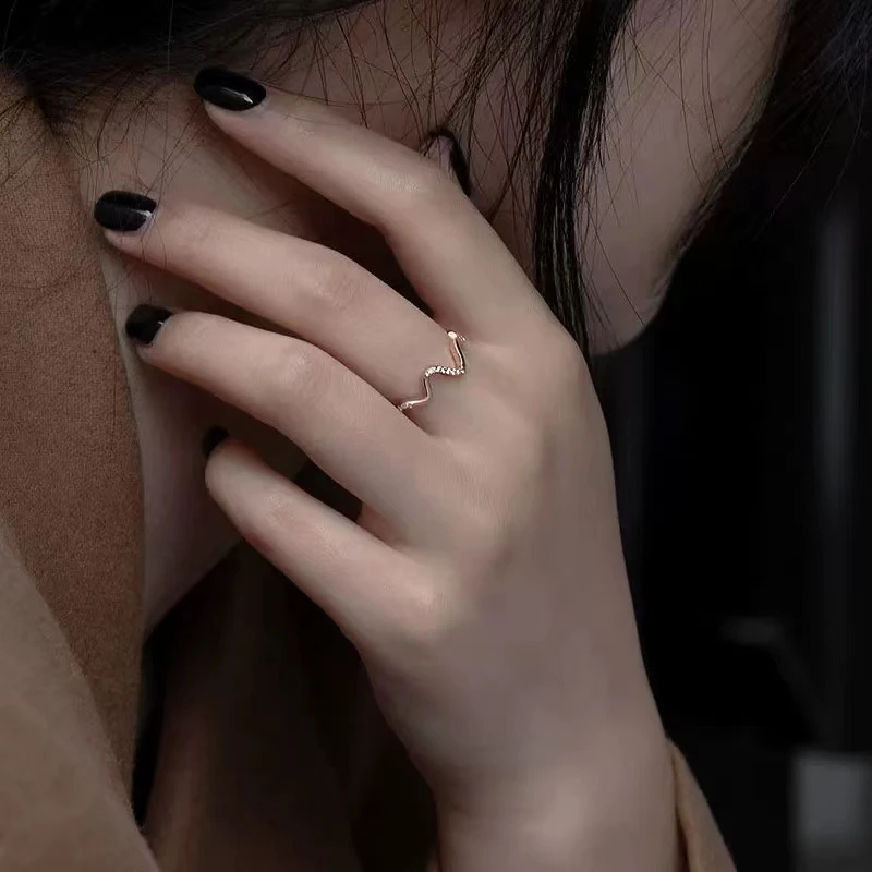 钛钢合成锆石戒指 ins个性波浪曲线形戒指开口可调节时尚简约饰品
