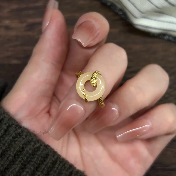 铜合金合成锆石戒指 新中式灵蛇平安扣戒指女精美百搭可调节指环