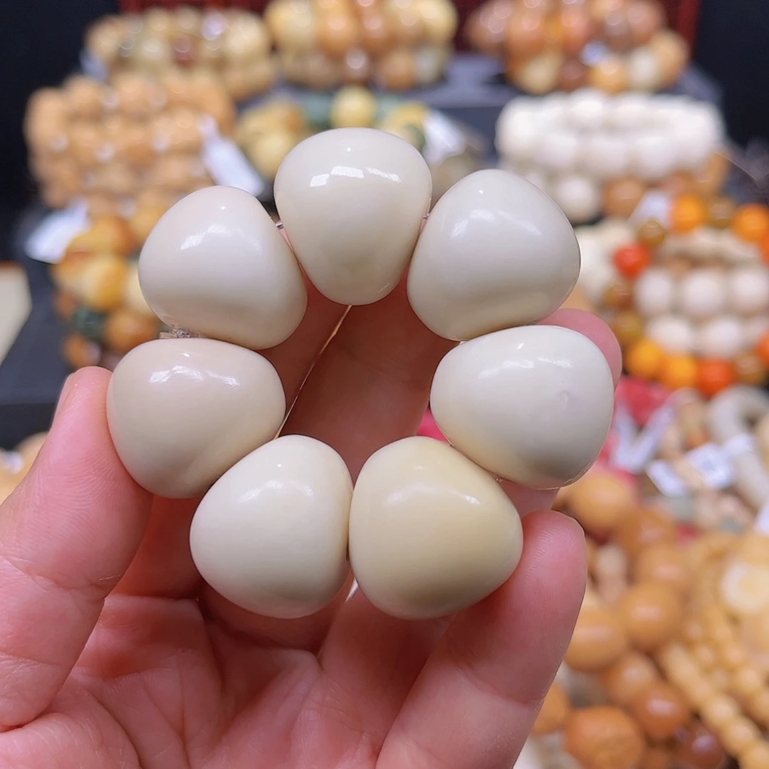 白玉菩提吊坠象牙果蒜瓣瑕 10-29-234