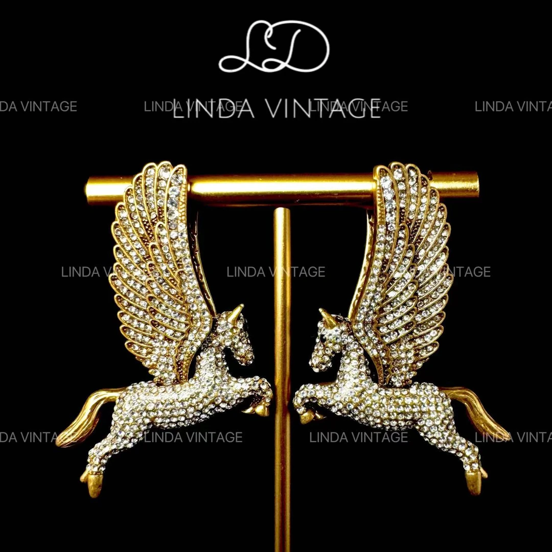 铜合金耳饰 中古飞马气质轻奢时尚百搭金色设计师重工素款耳饰