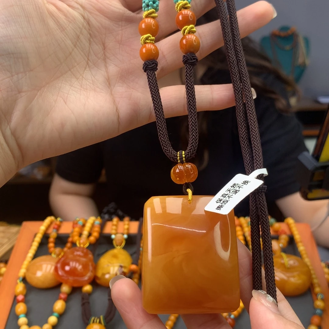 蜜蜡颈饰未镶嵌方牌