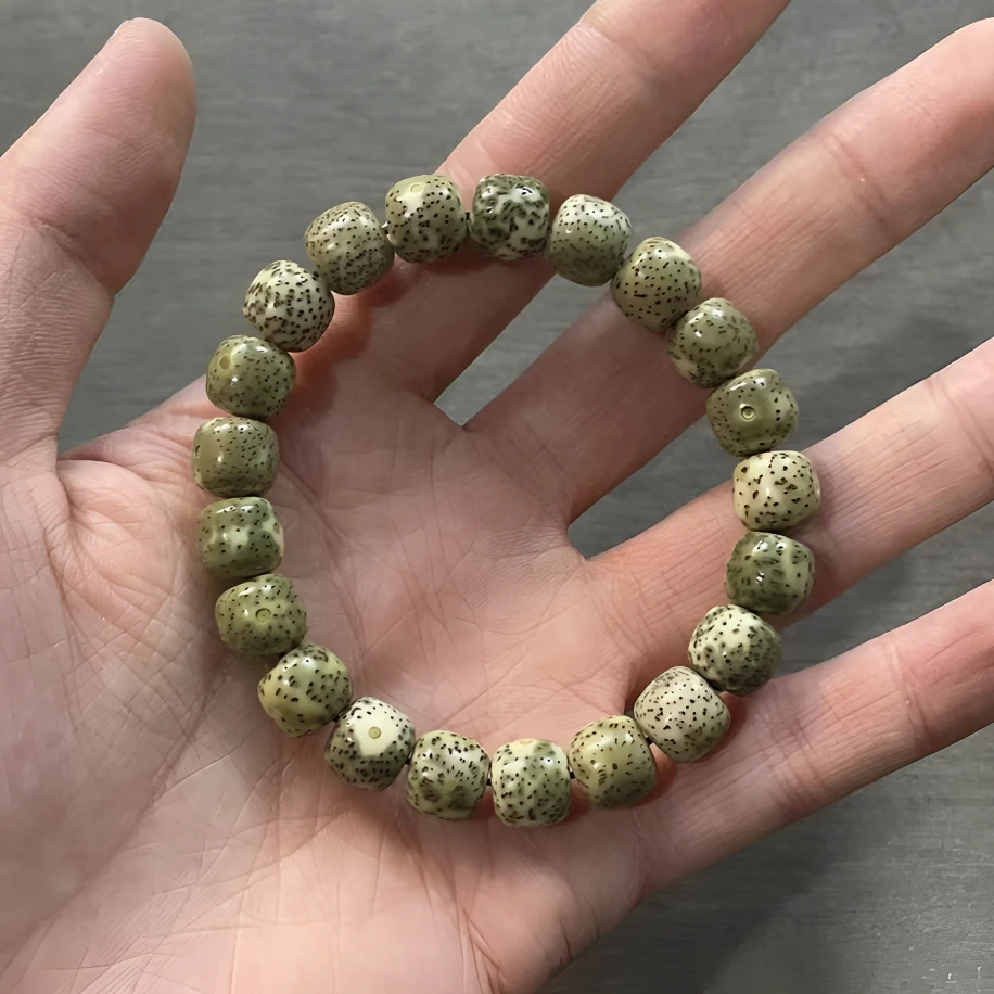 A84阴皮星月8*9单圈手串