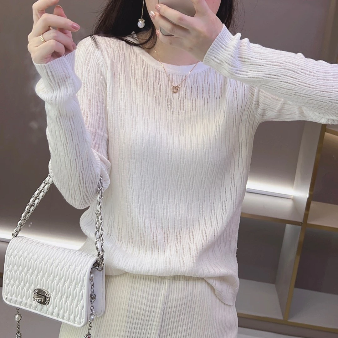 静姐定制2025早秋高智淡人时尚显瘦镂空圆领套头长袖毛针织衫02