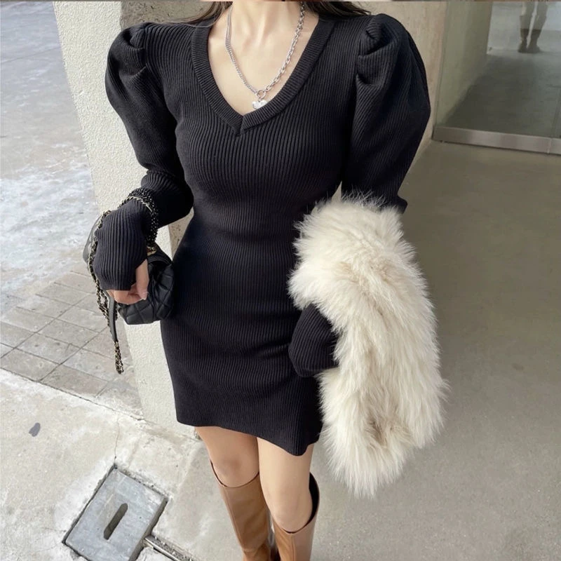 V领针织连衣裙女2025年秋冬新款法式显瘦泡泡袖长袖修身包臀短裙