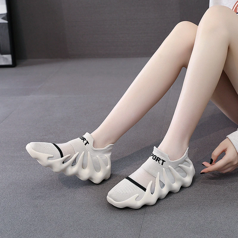 女鞋春火山袜子鞋轻便透气软底八爪鱼2025运动跑步鞋健身网红厚底