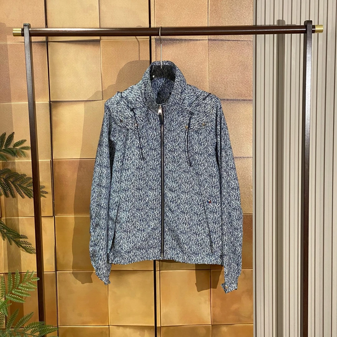 Louis Vuitton lv蓝色花卉满印冲锋衣外套/48码/99新/26281
