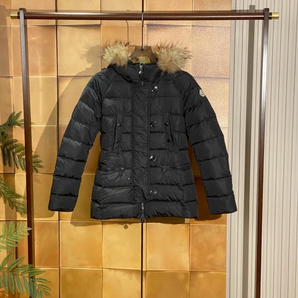 Moncler Gene 黑色刺绣Logo羽绒服/0码/99新/25801